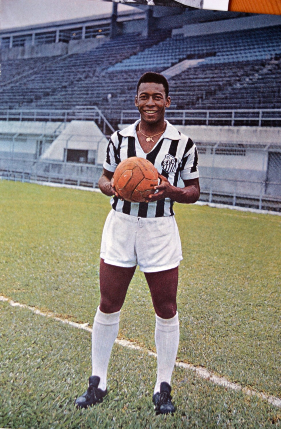 Pelé foi uma das estrelas do Santos — Foto: Getty Images