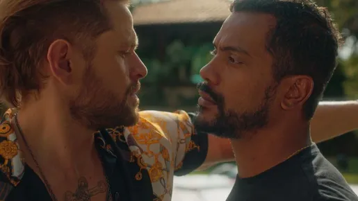 Par romântico de Alejandro Claveaux, Samuel de Assis celebra casal gay