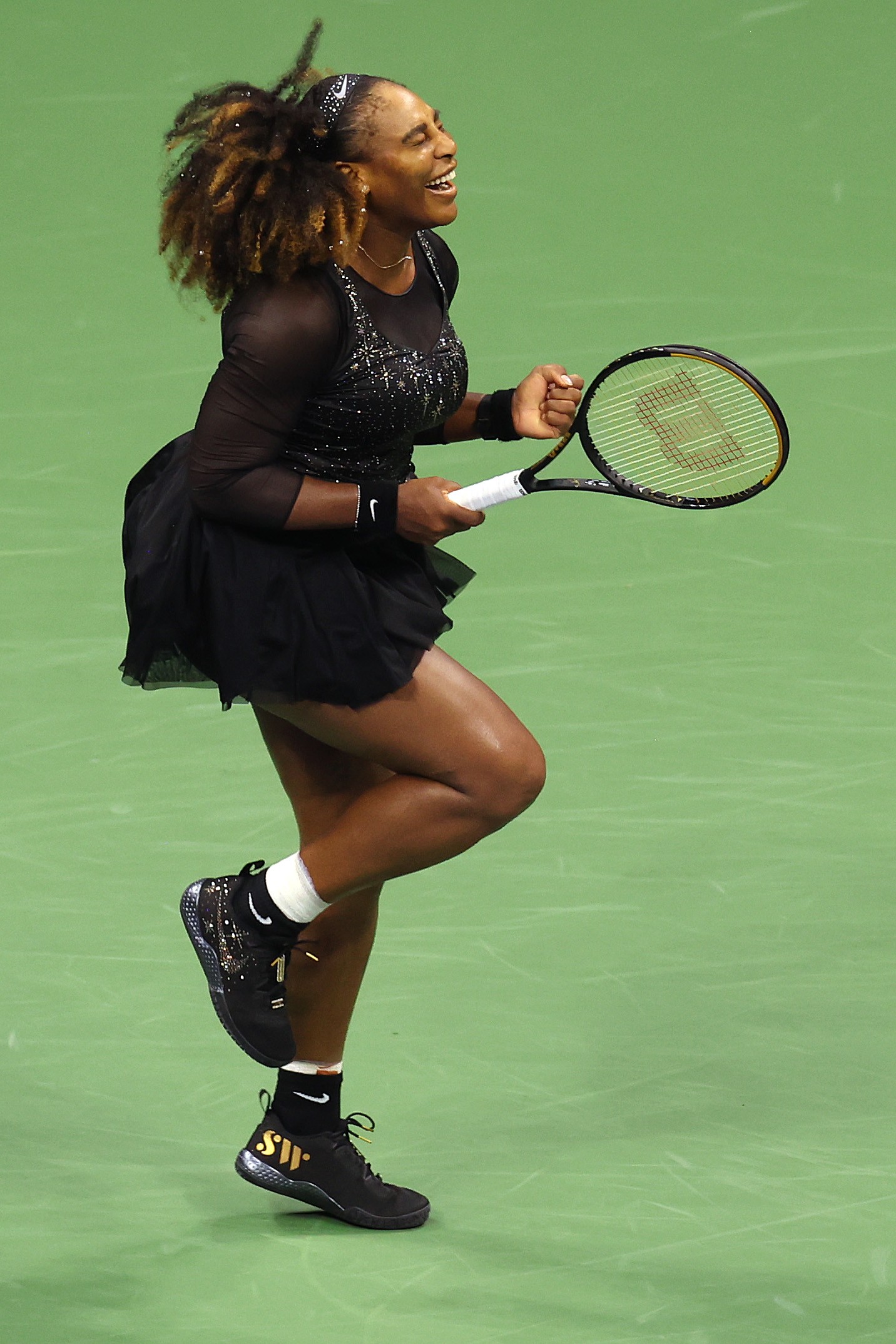Serena Williams usa look personalizado com diamantes no US Open 2022 (Foto: Mike Stobe/Getty Images)