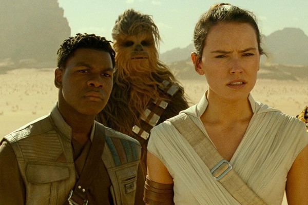 John Boyega e Daisy Ridley em cena de Star Wars: Episódio IX - A Ascensão Skywalker (2019) (Foto: Reprodução)