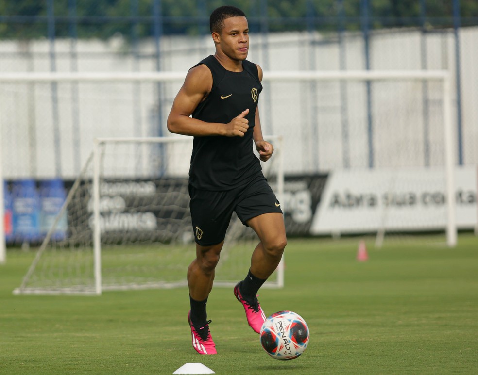 Pedrinho em treino do Corinthians &mdash; Foto: Rodrigo Coca/Ag. Corinthians