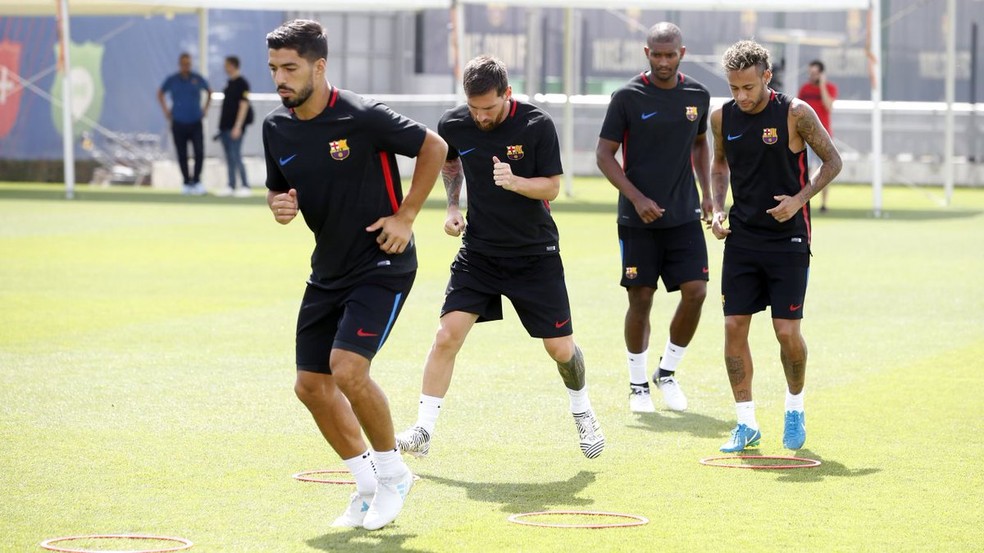 Neymar treinou com Suárez e Messi antes do embarque do Barcelona nesta quarta (Foto: Divulgação / Barcelona)
