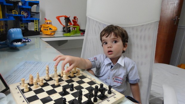 Xadrez: Pais e filhos aprendem a fazer 'xeque-mate' em Tondela