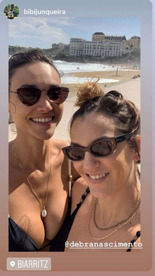 Débora Nascimento com amiga (Foto: Reprodução/Instagram)