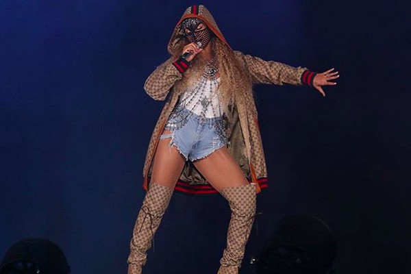 A cantora Beyoncé em show de sua atual turnê (Foto: Instagram)