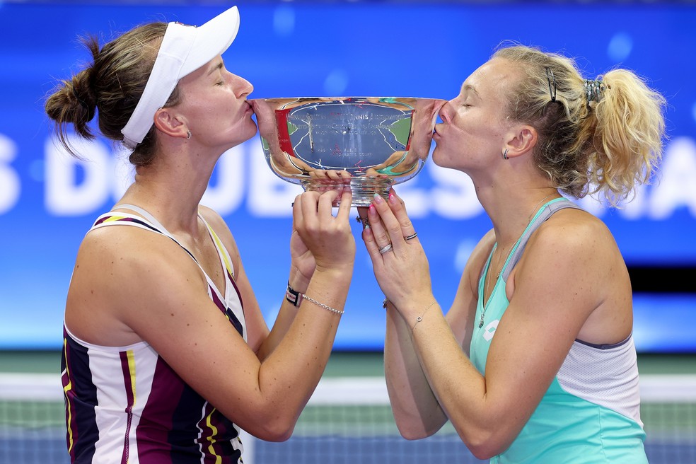 Tchecas Siniakova e Krejcikova campeãs de duplas do US Open 2022 — Foto: Matthew Stockman/Getty Images