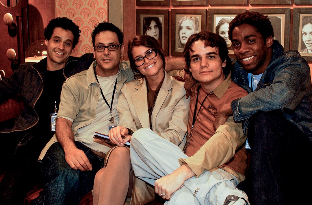 Bruno Garcia, Lucio Mauro Filho, AlinNe Moraes, Wagner Moura e Lázaro Ramos em cena de Programa Novo, de 2004 (Foto: Tv Globo)