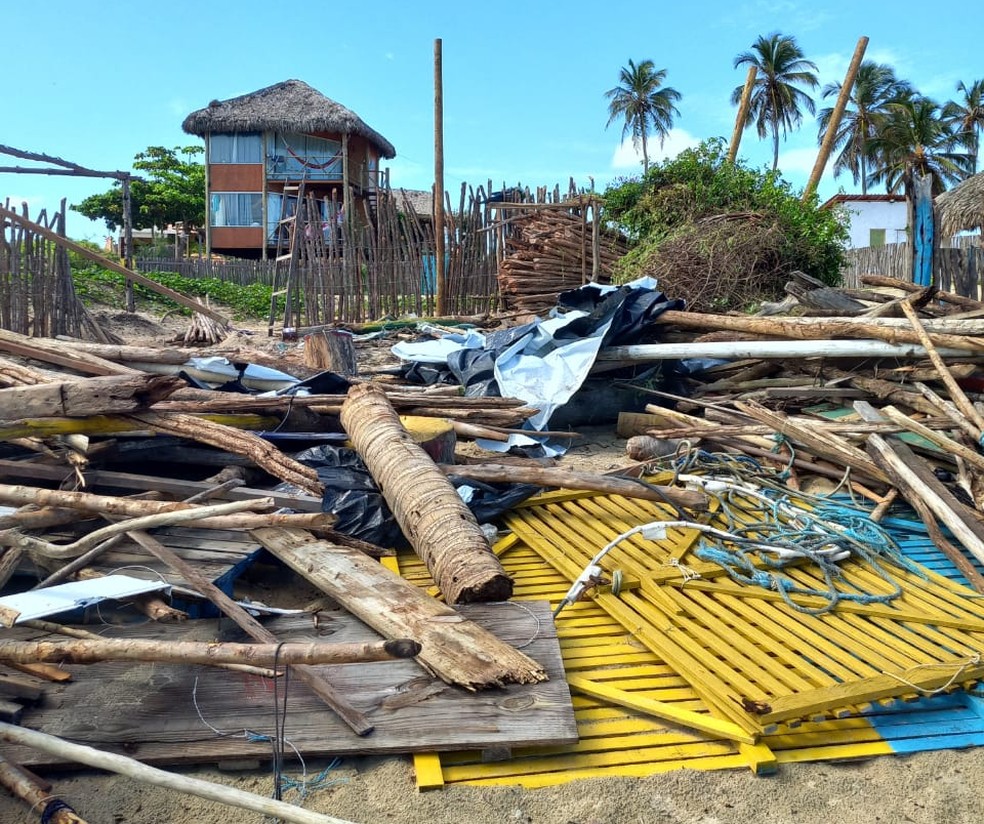Cercas derrubadas após audiência pública em Cajueiro da Praia, em 18 de janeiro de 2022 — Foto: Reprodução