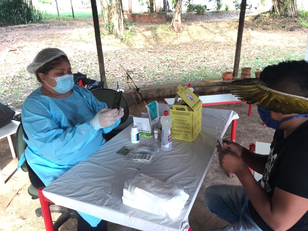 Testes começaram a ser realizados nas aldeias da reserva em Avaí — Foto: Vanessa Aguiar/ TV TEM 