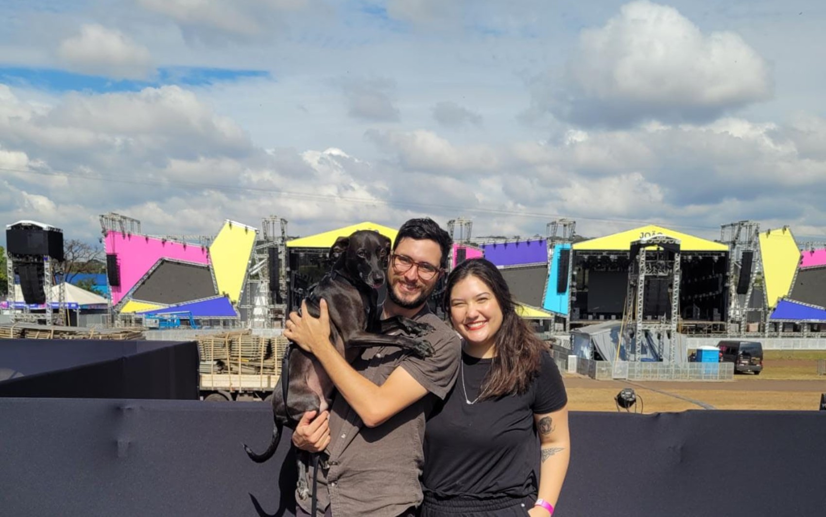 Casal que adotou cachorro no João Rock em 2019 volta a Ribeirão com pet: 'Mudou nossas vidas' 