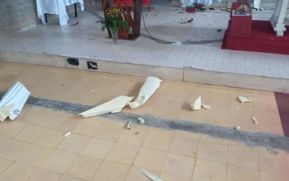 Homem é preso após destruir imagens de igreja católica no norte da Bahia — Foto: Reprodução/TV Bahia