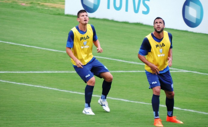 Philipe Maria e Ronaldo Alves Avaí (Foto: Diego Madruga)