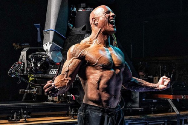 Dwayne Johnson, 'The Rock', impressiona fãs ao mostrar calos nas mãos por  excesso de exercício - SIC