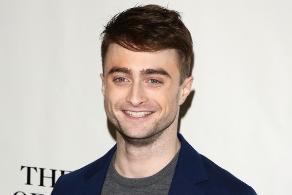 Ao contrário da maioria, Daniel Radcliffe não largou a escola para ser ator e sim porque já era um. A rotina intensa de gravação fez com que o único diploma do eterno bruxinho fosse o de Hogwarts (Foto: Getty Images)