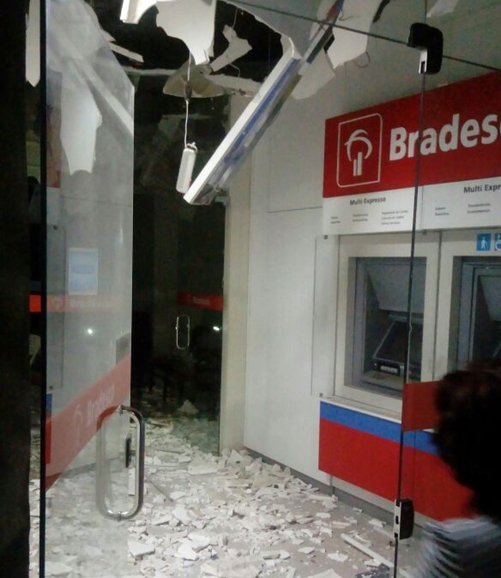 Bandidos explodem bancos em Parelhas, no Seridó potiguar. — Foto: Polícia Militar