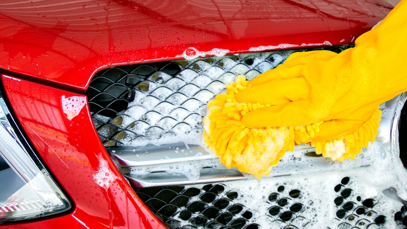Saiba tudo o que precisa para realizar uma limpeza profissional no seu carro