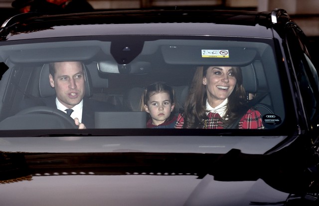 LONDON, ENGLAND - DECEMBER 18: Prince William, Duke of Cambridge, Princess Charlotte of Cambridge and Catherine, Duchess of Cambridge attend Christmas Lunch at Buckingham Palace on December 18, 2019 in London, England. (Photo by Karwai Tang/WireImage) (Foto: WireImage)