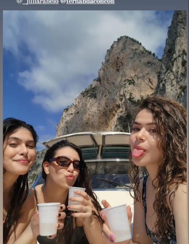 Maisa Silva com amigas em Capri (Foto: Reprodução/Instagram)