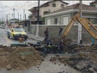 Cratera gigante causa transtornos no bairro Rádio Clube em Santos, SP