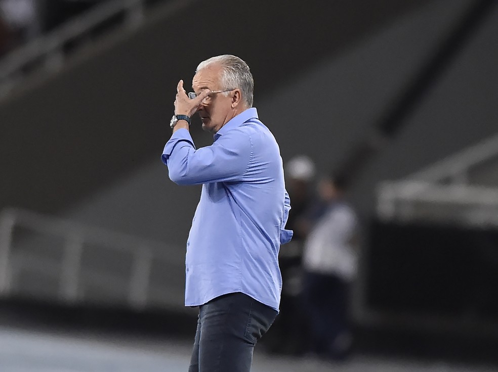 Dorival Junior n&atilde;o gostou do que viu contra o Botafogo &mdash; Foto: Andr&eacute; Dur&atilde;o