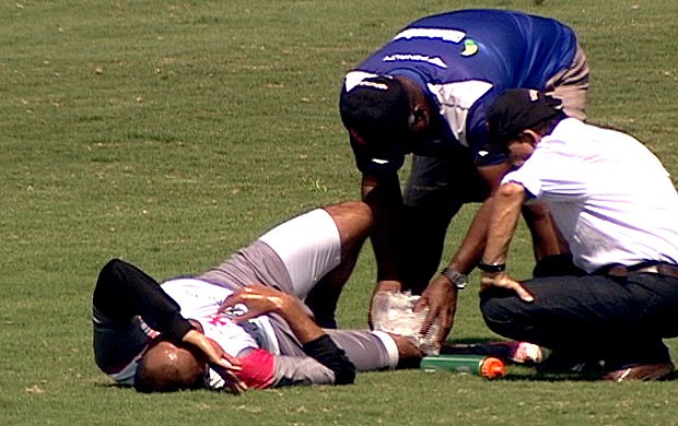 FRAME Alecsandro machucado treino Vasco (Foto: Reprodução / TV Globo)