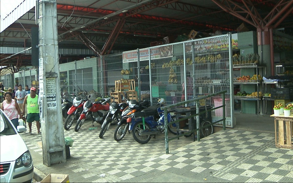 Comerciantes do mercado da Torre, em Jo&atilde;o Pessoa, reclamam de inseguran&ccedil;a no local. &mdash; Foto: Reprodu&ccedil;&atilde;o/TV Cabo Branco
