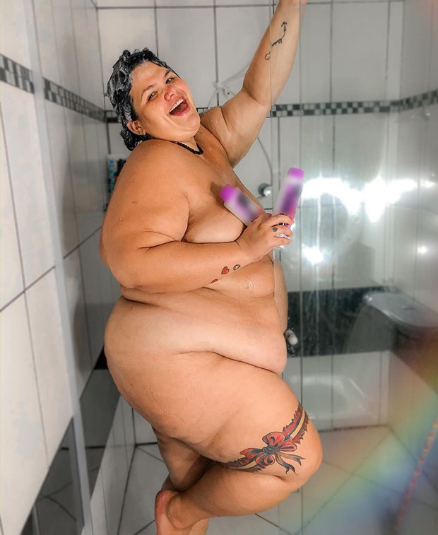 Thais Carla mostra momento de seu banho (Foto: Reprodução/Instagram)