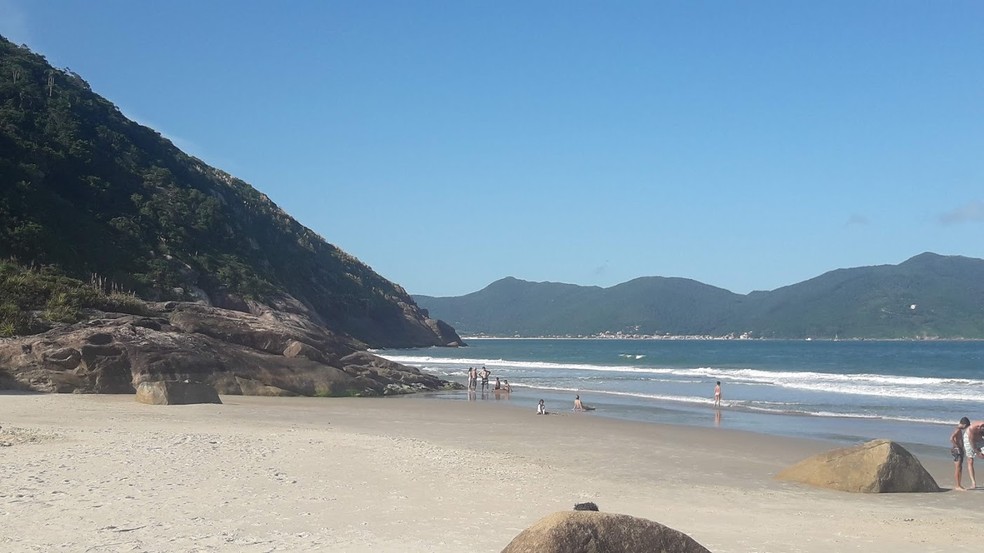 Praia do Saquinho, no Sul da Ilha, em Florianópolis. — Foto: Carolina Holland/G1