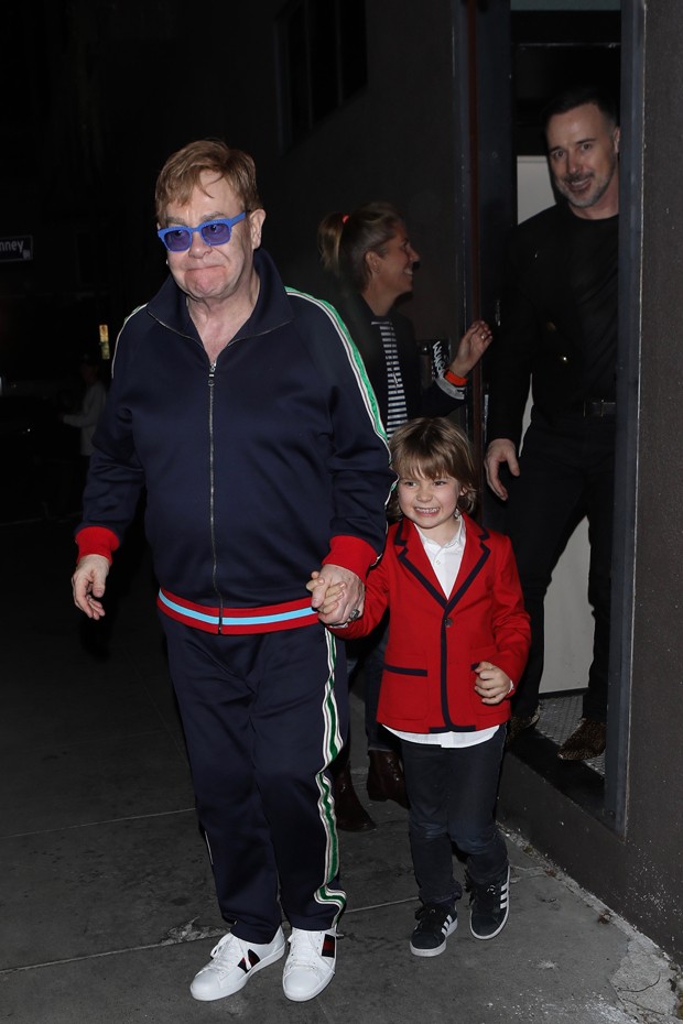Elton John e família (Foto: AKM-GSI)