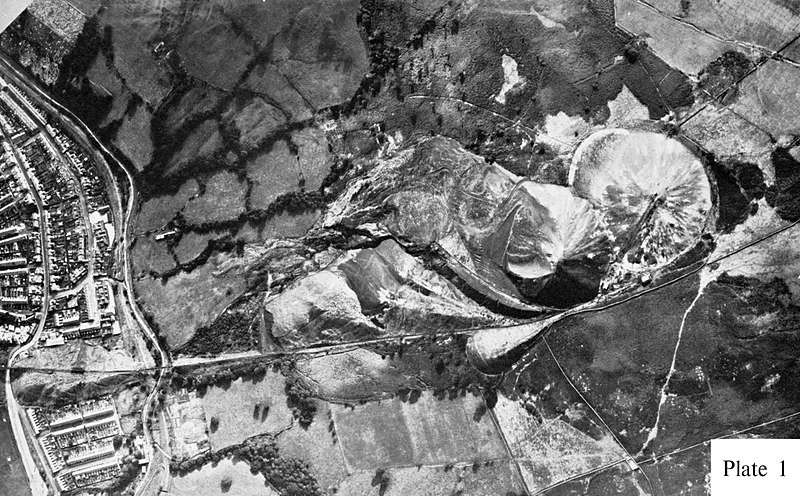 Vista aérea de Aberfan antes do desastre dos anos 1960 (Foto: Wikimedia Commons)