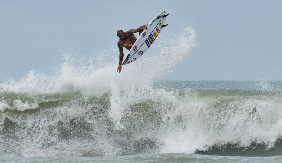 Jadson André durante treino no 'quintal de casa' — Foto: Aldair Santos