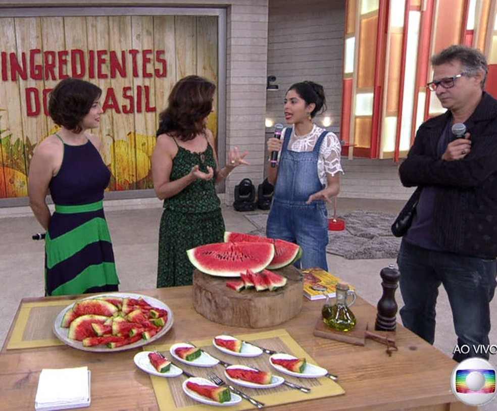 Bela Gil visita o programa Encontro, da TV Globo, onde fala da sua receita de melancia grelhada, que virou piada nas redes sociais. — Foto: Reprodução/TV Globo