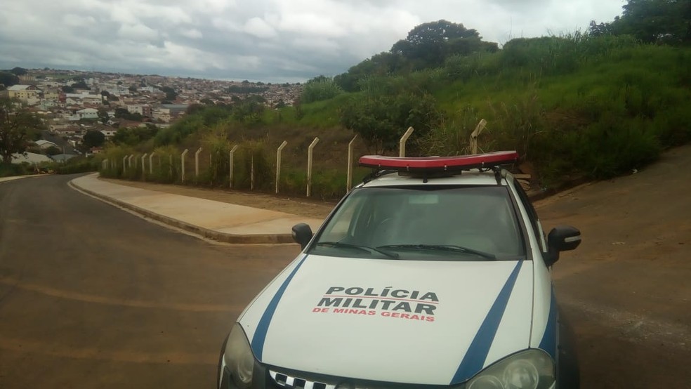 CadÃ¡ver foi encontrado em uma mata prÃ³xima ao Parque do Cristo  â€” Foto: CÃ©sar Campos/G1