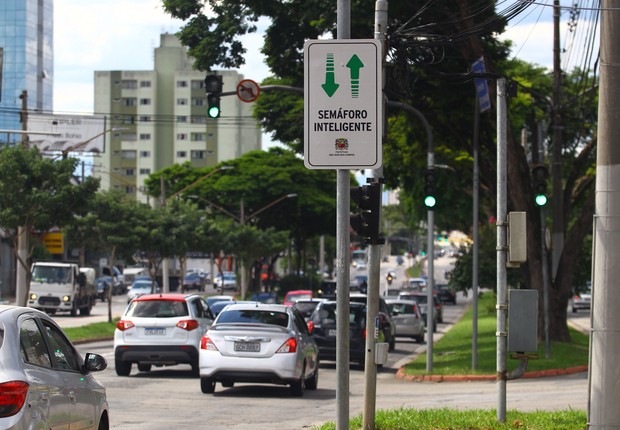 Semáforos inteligentes em São José dos Campos (SP) (Foto: Claudio Vieira/PMSJC)