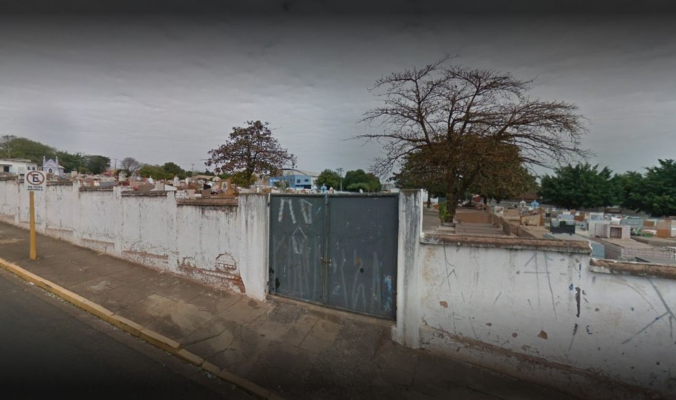 Corpo da jornalista foi enterrado no cemitério São Benedito em Bauru — Foto: Googlemaps/ Reprodução 