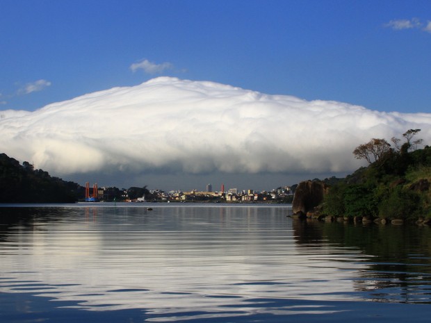 Chegada de frente fria provocou formação de nuvem gigante na Grande Vitória (Foto: Ricardo Medeiros/Jornal A Gazeta)