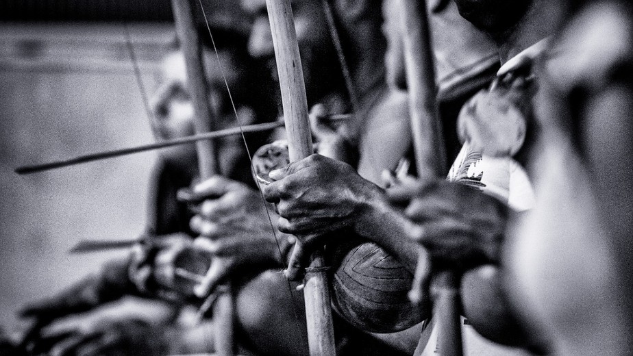 Valorização da cultura. Imagem de exposição do fotógrafo e capoeirista Thiago Freitas sobre Mestre Arruda