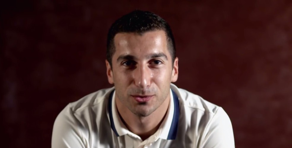 Mkhitaryan deve deixar o United rumo ao Arsenal (Foto: Reprodução Revista da UEFA)