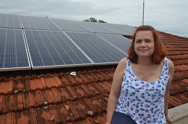 Marli Alves, dona do salão de beleza Shampoo Cabeleireiros: empreendedora apostou em energia solar para reduzir as contas no estabelecimento (Foto: Sebrae-SP)