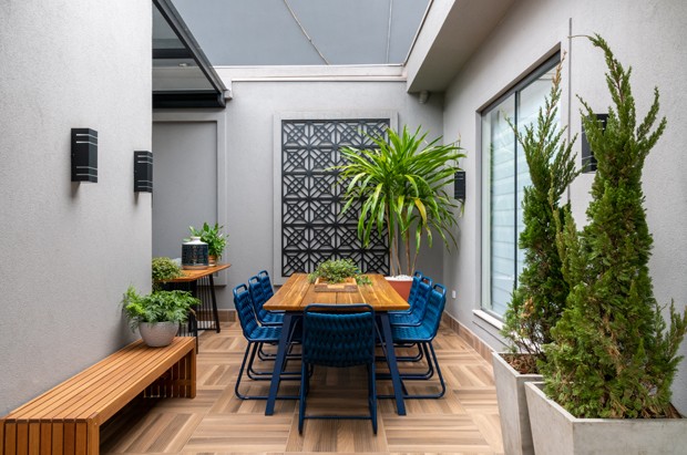  250 m²: apartamento com clima de casa tem cores neutras e design assinado (Foto: Favaro Jr )