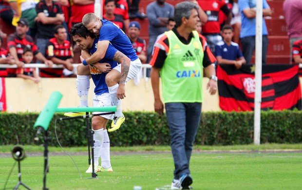 Edinho discorda de Ney Franco e afirma que problema do Fla é tático
