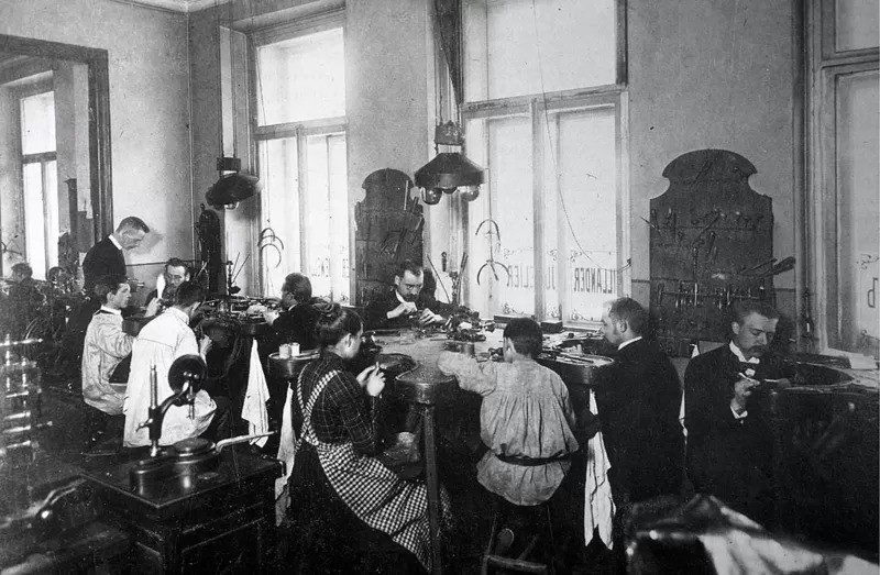 Casa Fabergé em São Petersburgo em 1920. A empresa ficou famosa pela relação do joalheiro com a família imperial russa (Foto: GETTY IMAGES via BBC)