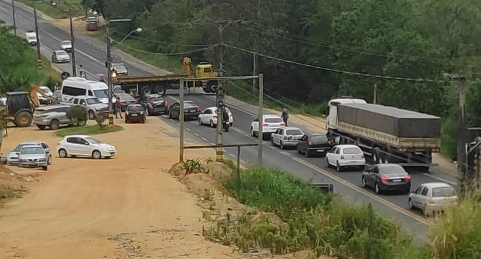 Bloqueio em Braço do Norte, no Sul catarinense, na segunda-feira (31) — Foto: PMRv/Divulgação