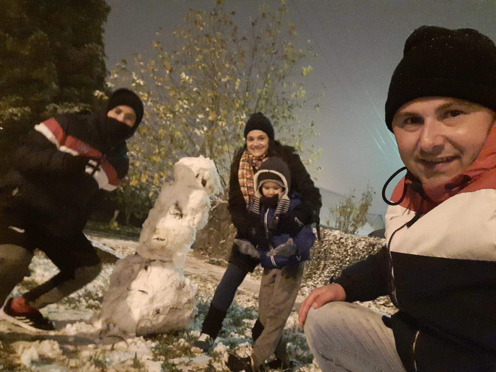 Família faz boneco de neve de 1,20 metro em São Joaquim; VÍDEO