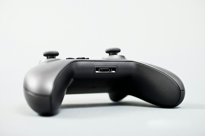 Xbox One: Primeira versão do controle não traz entrada para fones de ouvido (Foto: Divulgação)