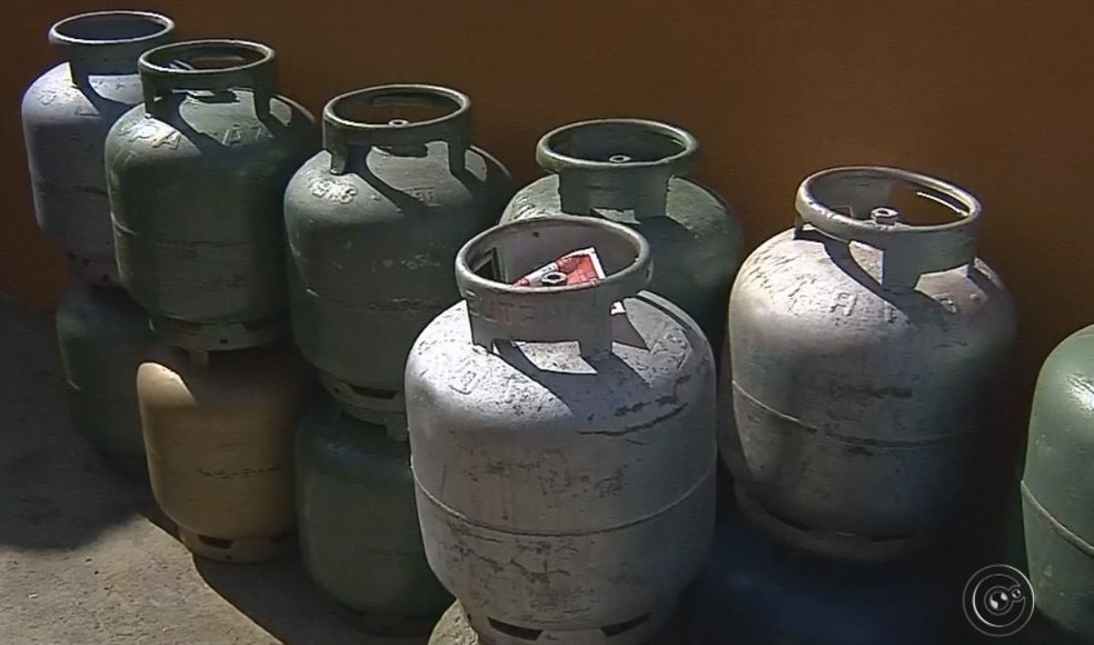 Em Botucatu, distribuidores de botijões de gás estão sem o GLP para reabastecer (Foto: TV TEM / Reprodução )