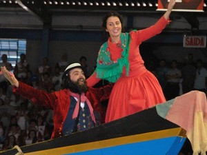 Casal de dançarinos interpreta Anita e Garibaldi na apresentação do Enart (Foto: Rogério Bastos/Divulgação MTG)