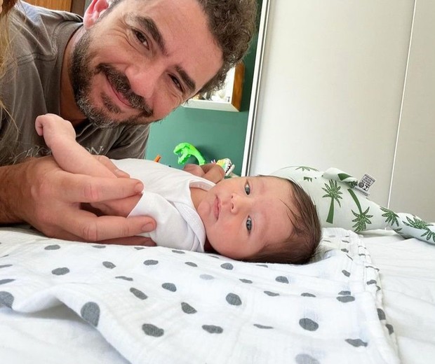 Felipe Andreoli e o filho (Foto: Reprodução)