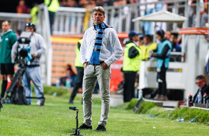 Erros de arbitragem ofuscam as falhas do Grêmio