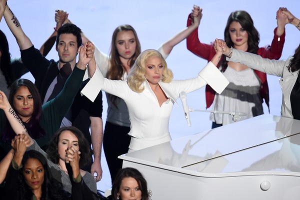 Lady Gaga emociona com apresentação no Oscar (Foto: Getty Images)